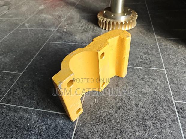 9d8285 Cap Caterpillar Grader Bracket Cap - thumbnail 5