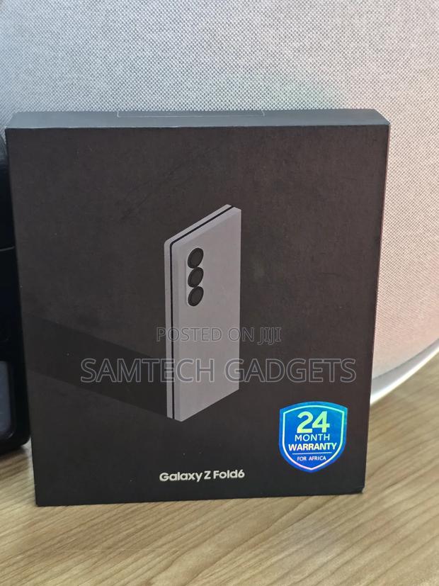 New Samsung Galaxy Z Fold6 512 GB Silver - thumbnail 2