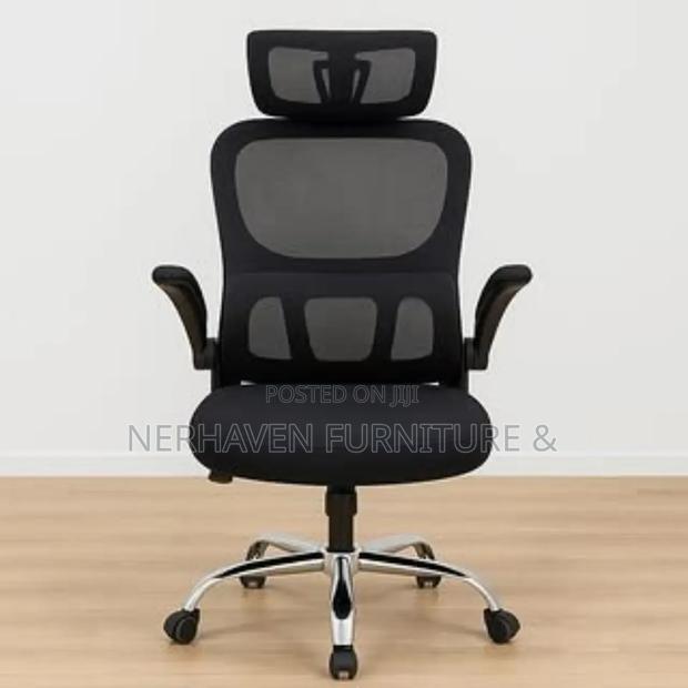 Ergonomic Office Chair With Flip-Up Arms – Comfortable Space Saving
