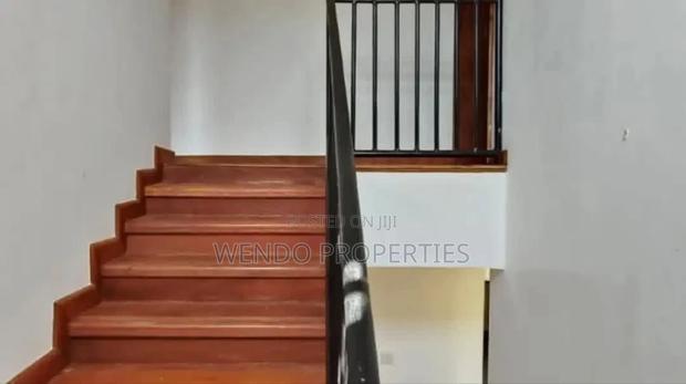 5bdrm Villa in Hardy for rent - thumbnail 7