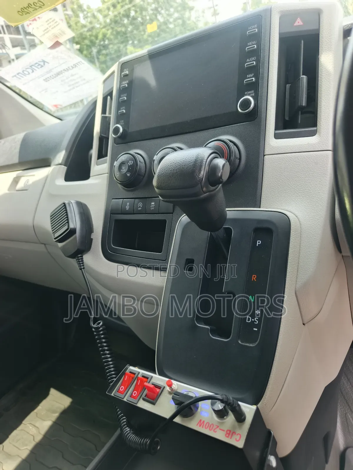 Toyota HiAce 2021 White