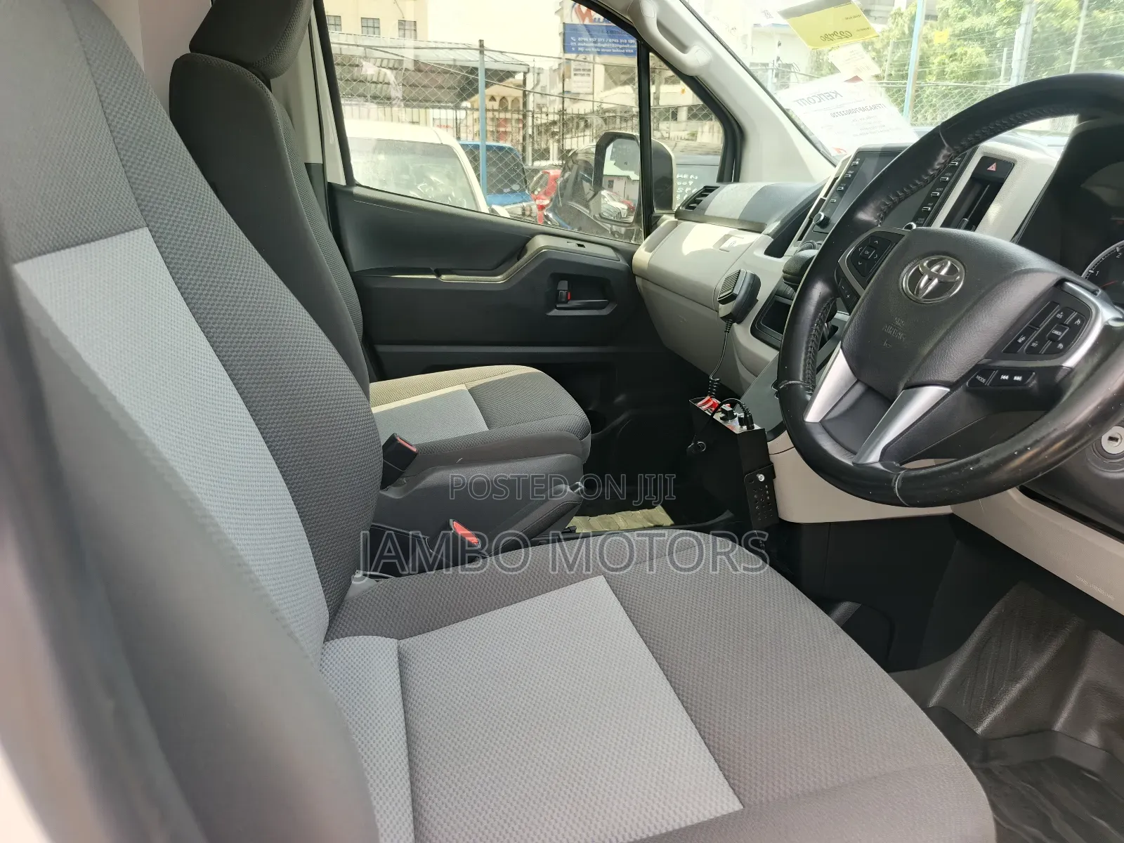 Toyota HiAce 2021 White