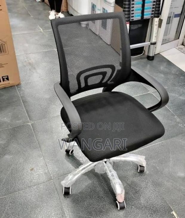 Black Office Chair Without Headrest