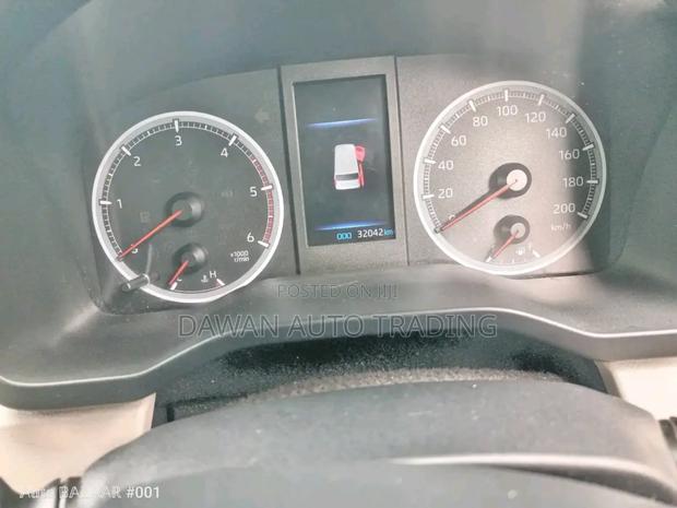 Toyota HiAce 2019 White - thumbnail 9