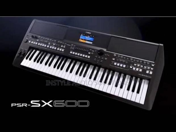 Yamaha Psr- Sx 600 Original Keyboard Plus Original Power Adapter
