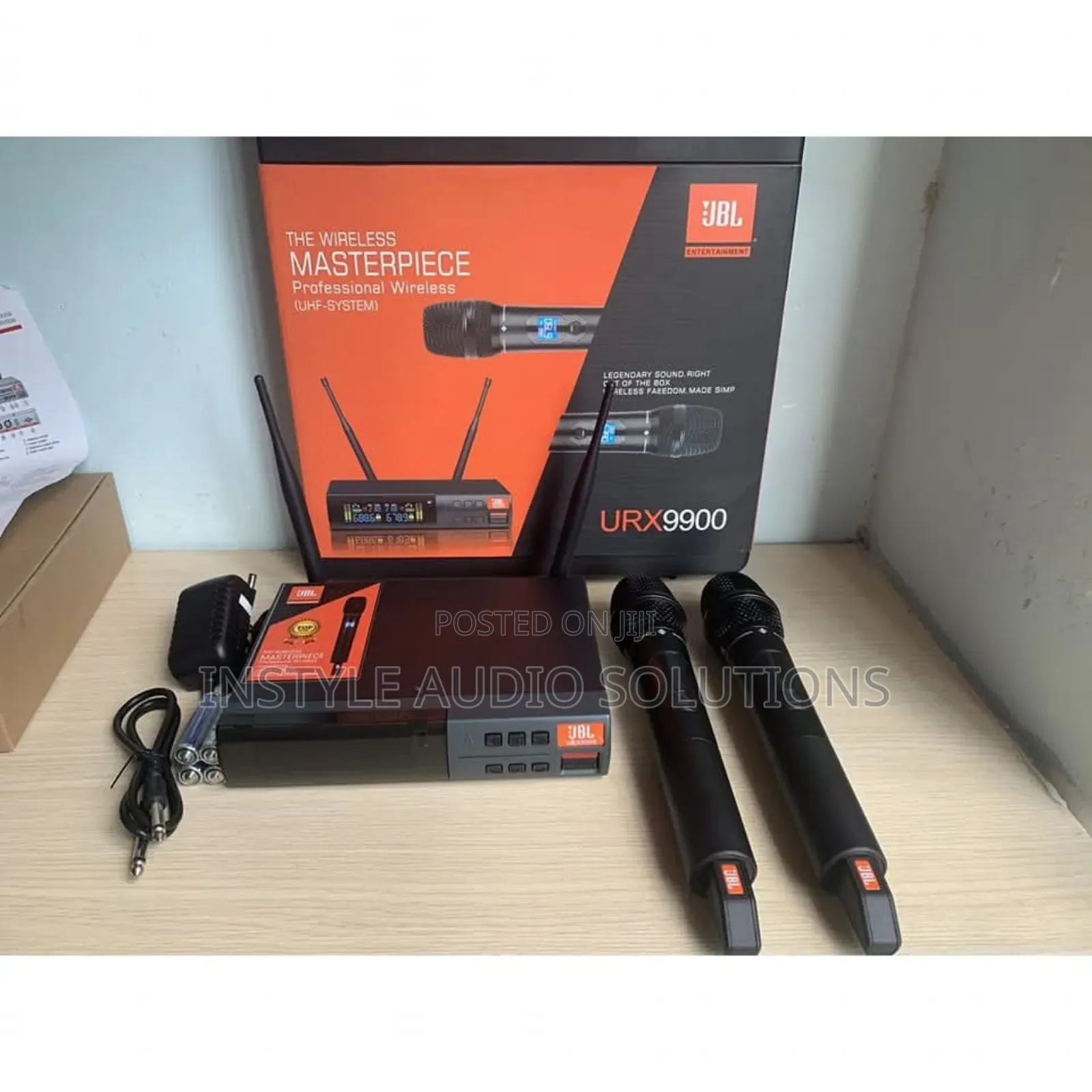 J L Urx9900 High-Quality 100 Meter Frequency Range Wireless Microphone