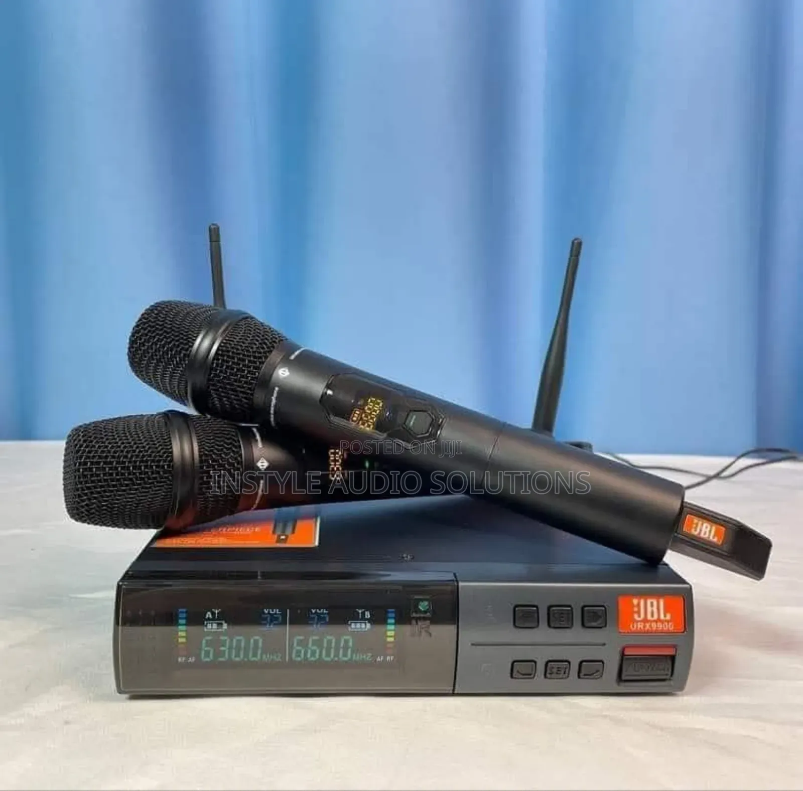 J L Urx9900 High-Quality 100 Meter Frequency Range Wireless Microphone