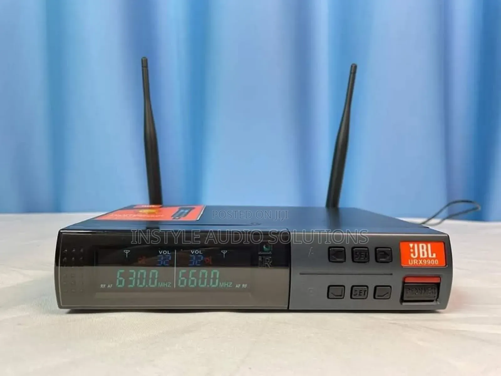J L Urx9900 High-Quality 100 Meter Frequency Range Wireless Microphone