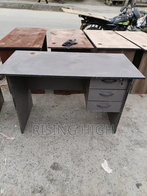 1.2meters Spacious Office Desks