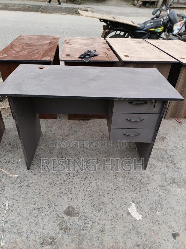 1.2meters Spacious Office Desks