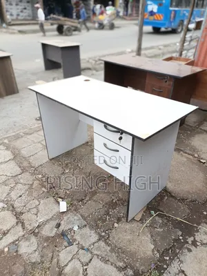 1.2meters Spacious Office Desks