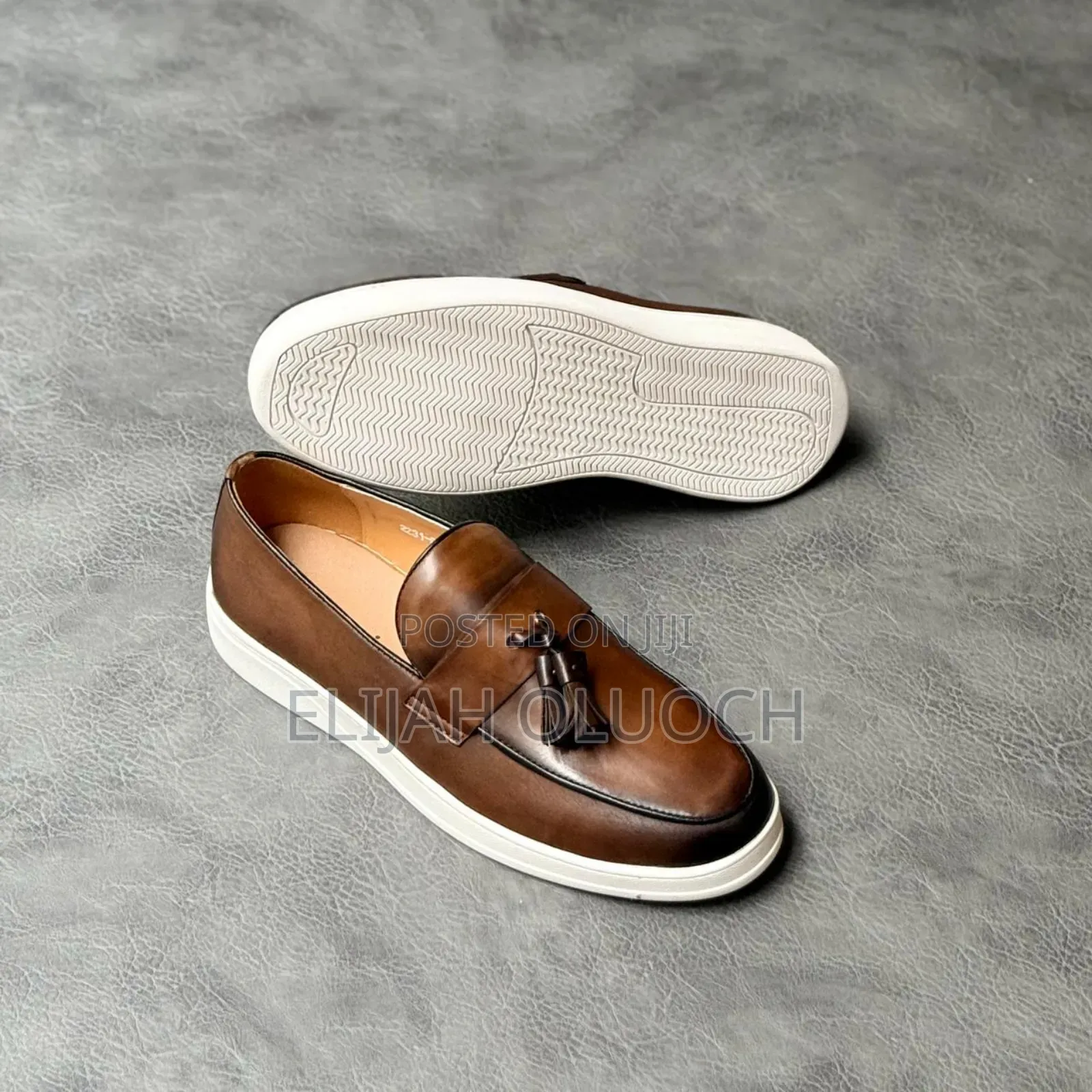 Men's  Leather  Casual Tassel Loafers With A White Rubber Sole