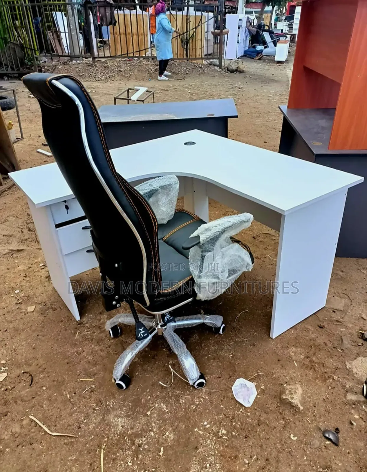 Curve Shape With Leather Office Chair