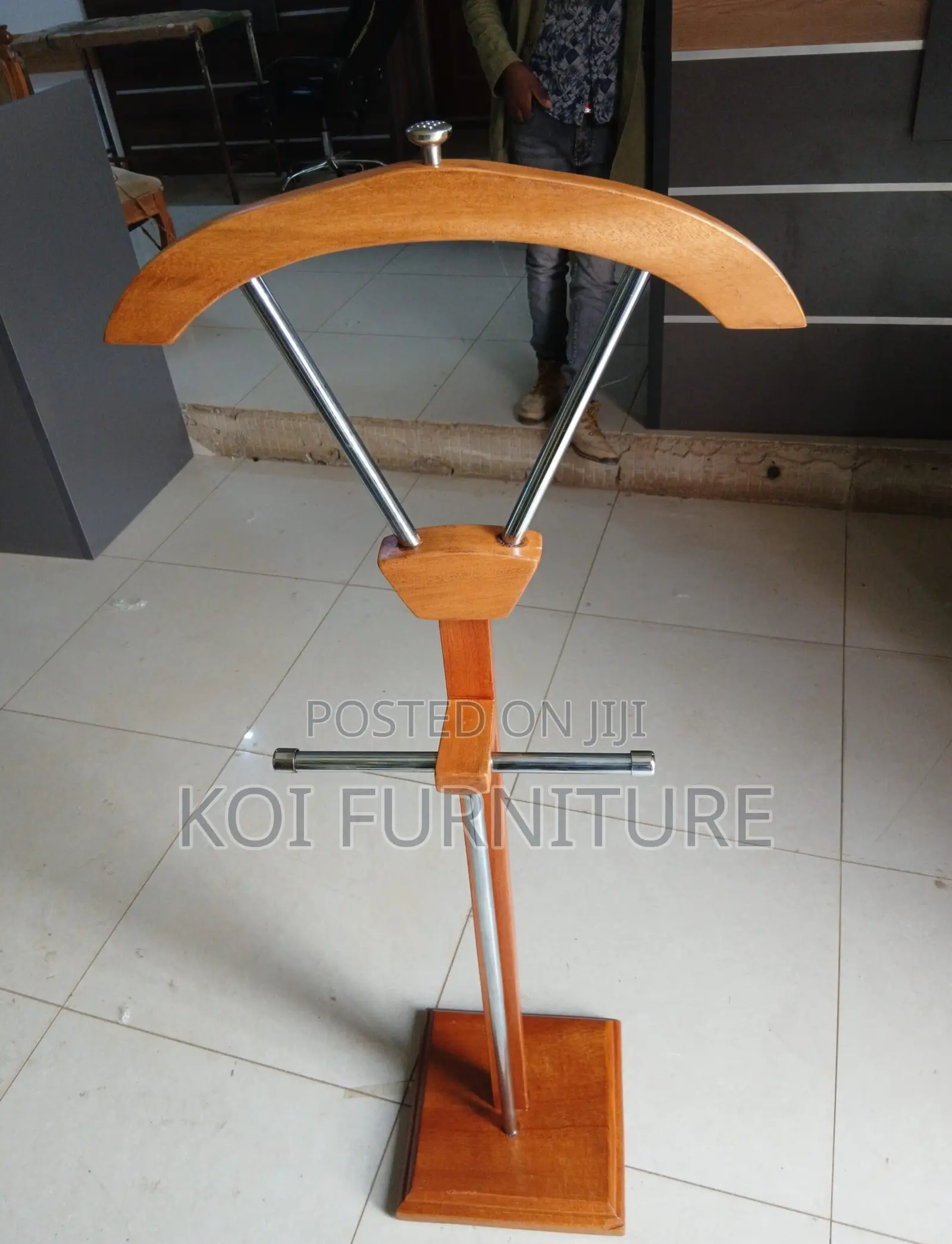 Coat Hanger : Stylish Mahogany Brown Office Coat Hanger,