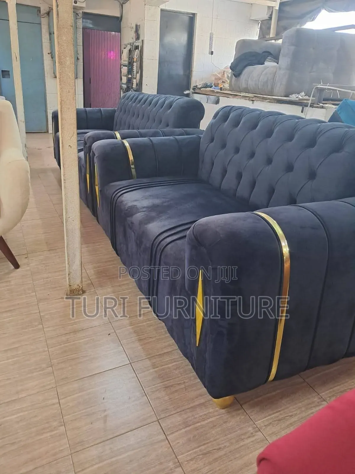 Chester Feld Sofa With Spring Cushions