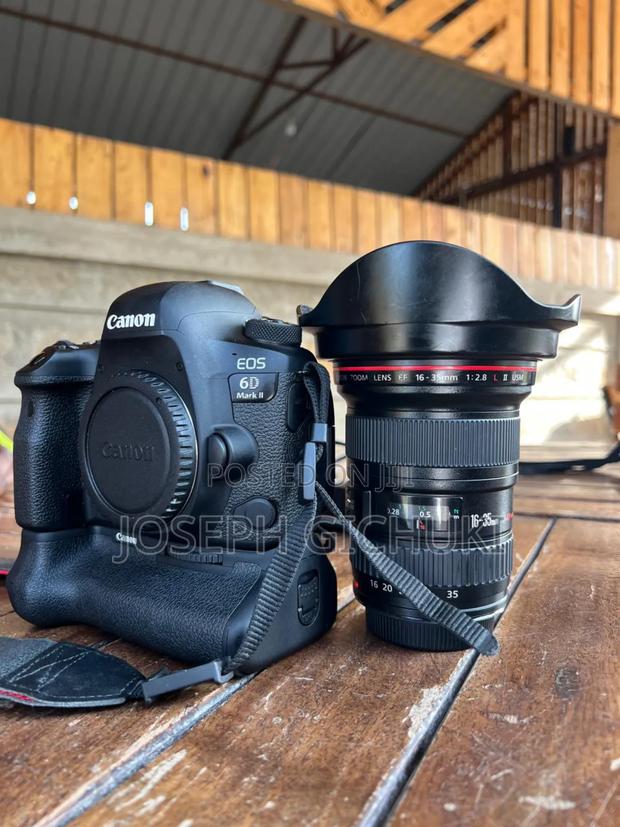 Canon Eos 6d Mark Ii Body ,Grip and Batteries