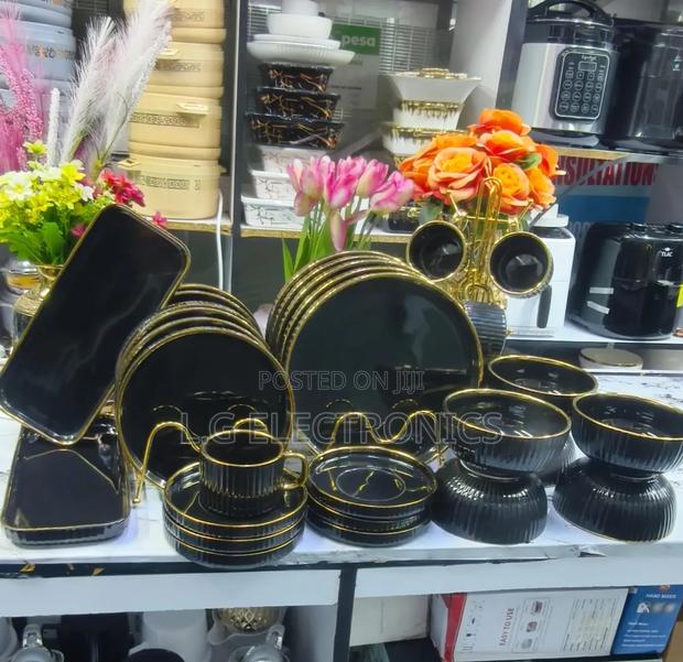 32 PCS Black Gold Dinner 2 Platters - thumbnail 2