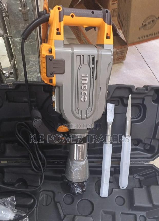 Ingco 1700w Electric Demolition Hammer / Concrete Breaker Bits - main view