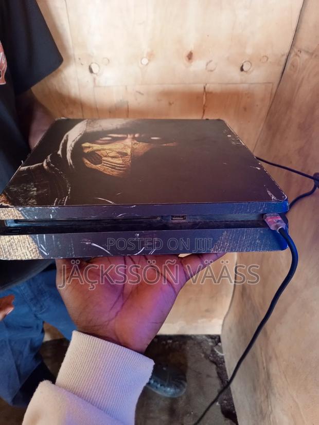 Playstation 4 - thumbnail 3