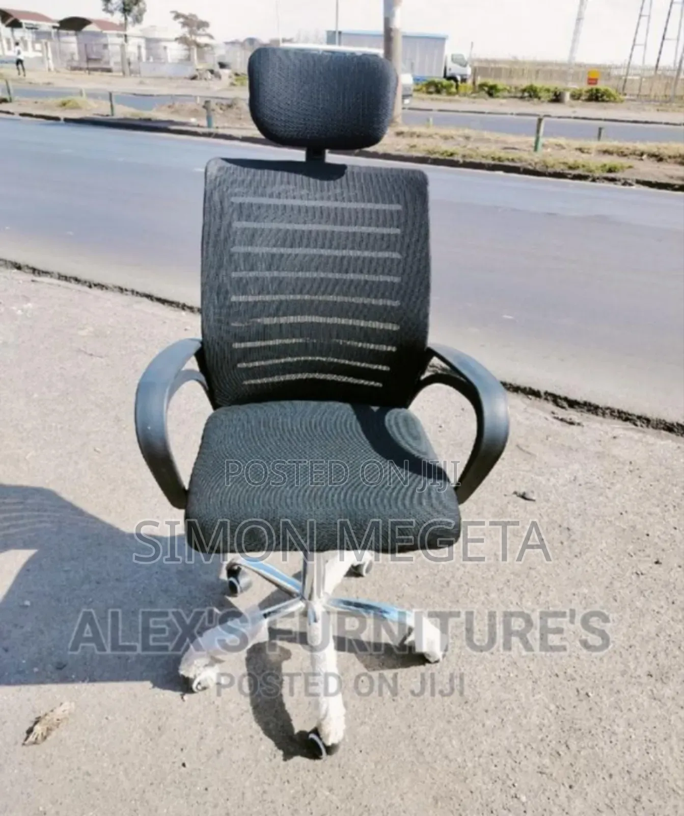 Colour Blaçk Office Chair With Headrest