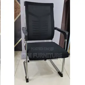 Office Chair :Ergonomic Visitor Seat With a Breathable Black Mesh Back