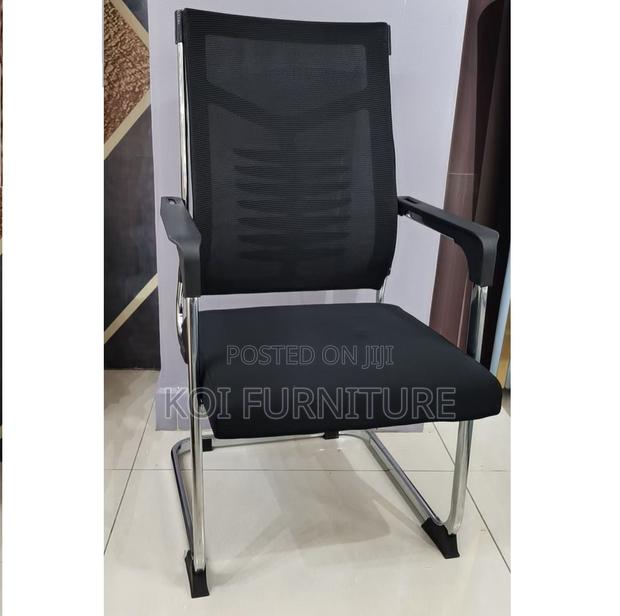 Office Chair :Ergonomic Visitor Seat With a Breathable Black Mesh Back - thumbnail 3