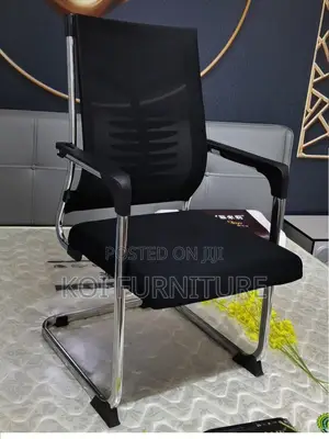 Office Chair :Ergonomic Visitor Seat With a Breathable Black Mesh Back