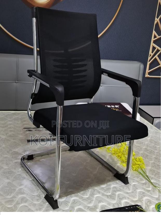 Office Chair :Ergonomic Visitor Seat With a Breathable Black Mesh Back - thumbnail 4