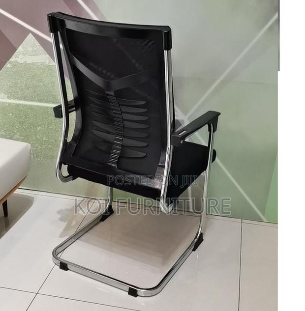 Office Chair :Ergonomic Visitor Seat With a Breathable Black Mesh Back - thumbnail 6