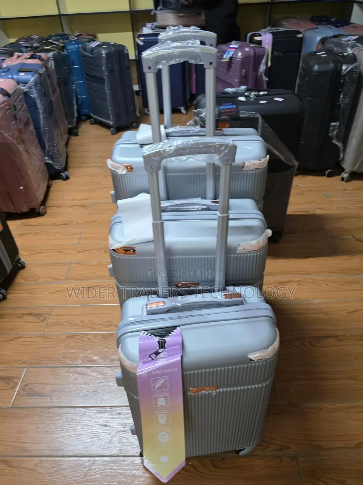 *3 in 1 Unbreakable Pp Suitcases 
Zipper Closure Frame Gley