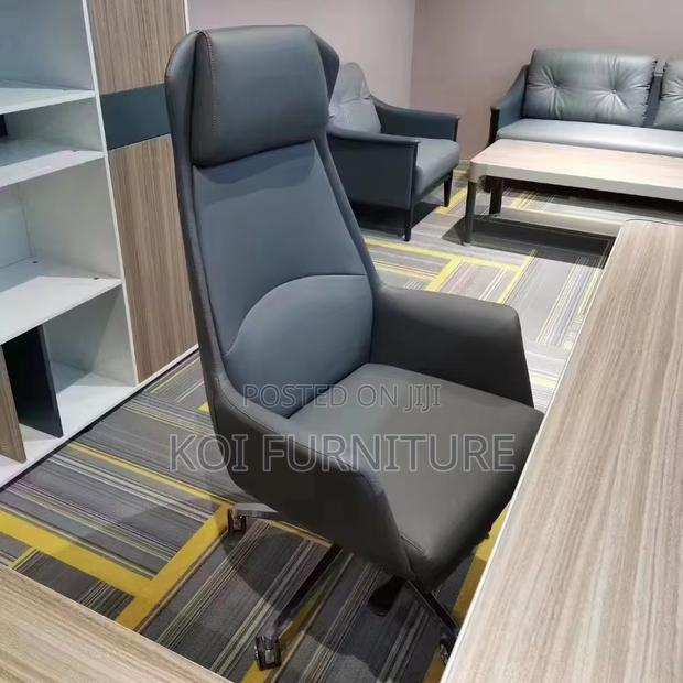 Office Chair : Modern High-Back Executive Office Chair - main view