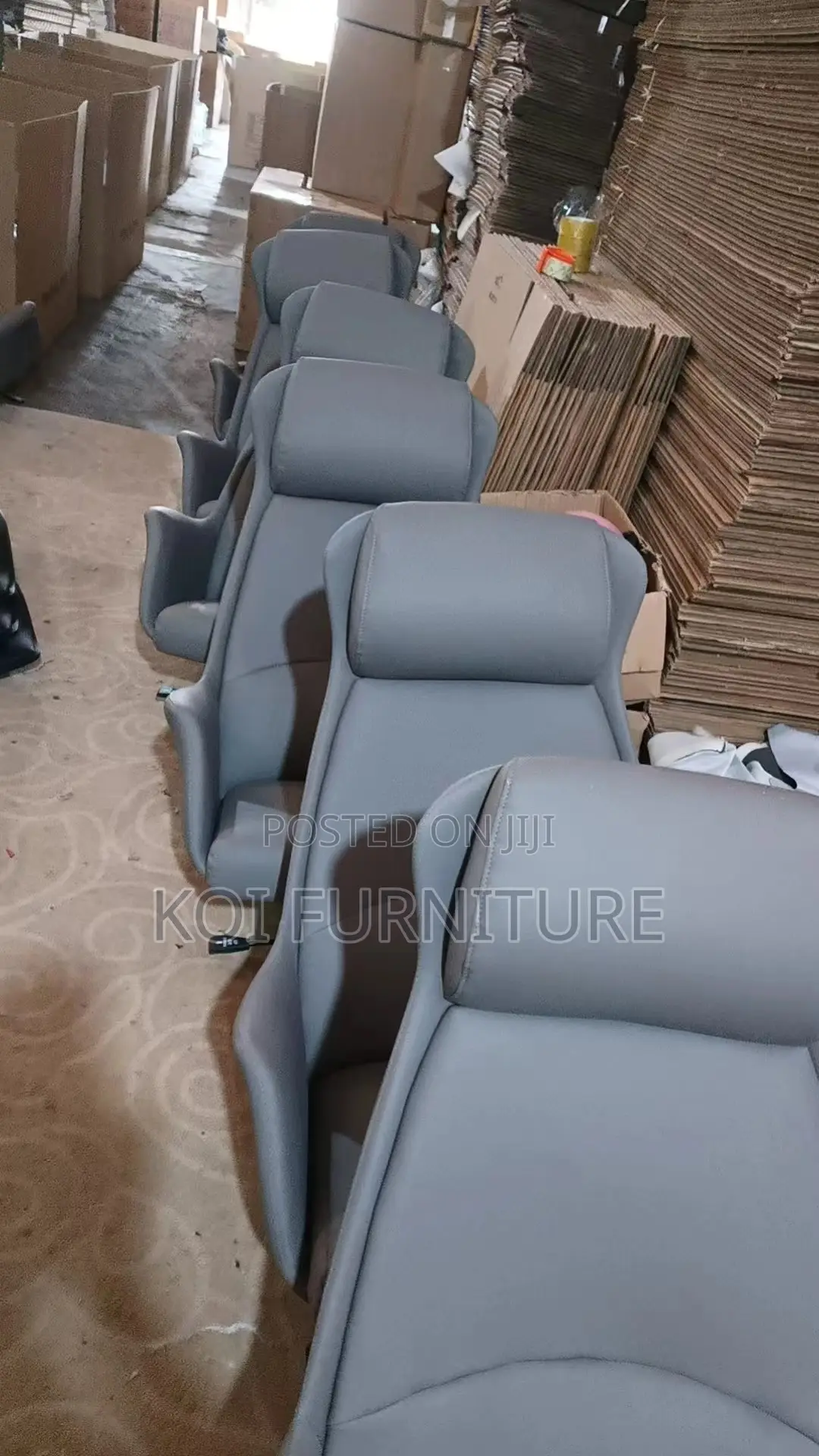 Office Chair : Modern High-Back Executive Office Chair