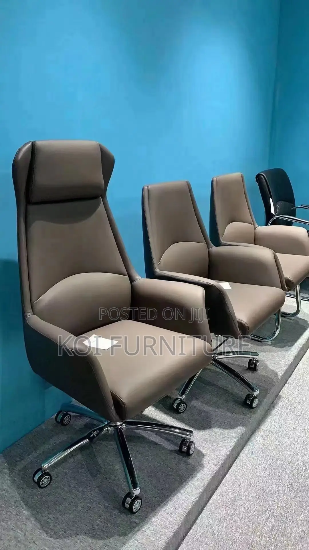 Office Chair : Modern High-Back Executive Office Chair