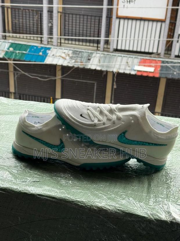 Quality Trainers Kicks - main view