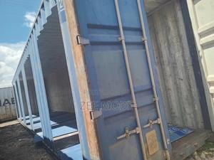 40ft Custom Stalls - main view