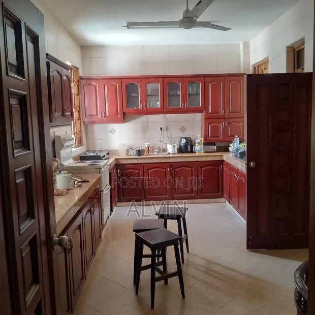 Furnished 4bdrm Apartment in Kizingo for sale - thumbnail 5