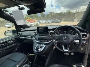 Mercedes-Benz 220 2019 Black