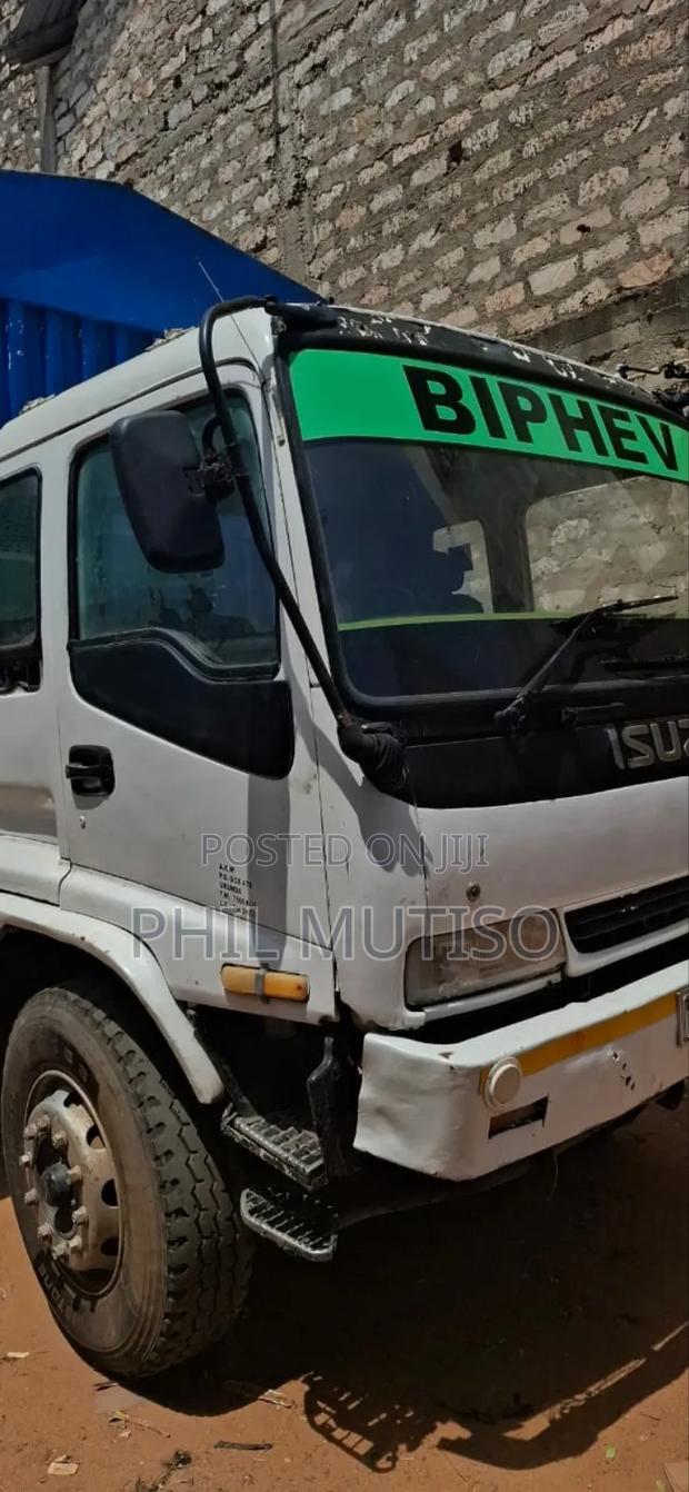 A Heavy Duty Truck, Inlined Engine - thumbnail 3