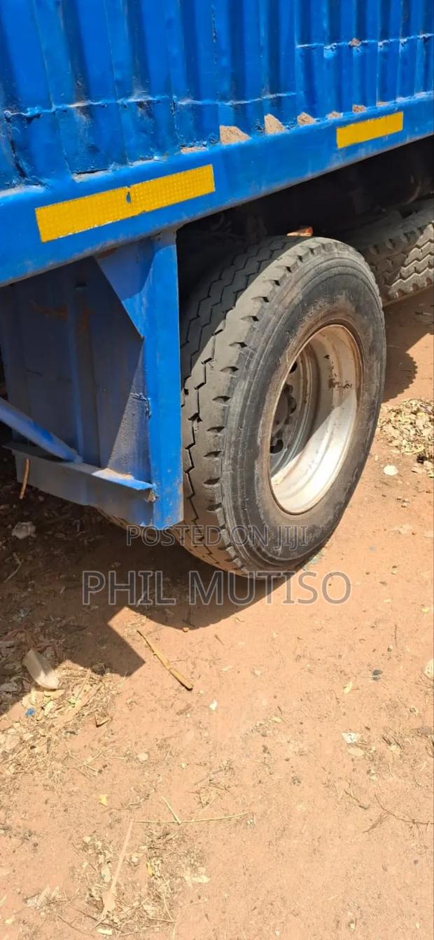 A Heavy Duty Truck, Inlined Engine - thumbnail 4