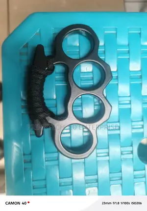 Strong Brass Knuckles - Black