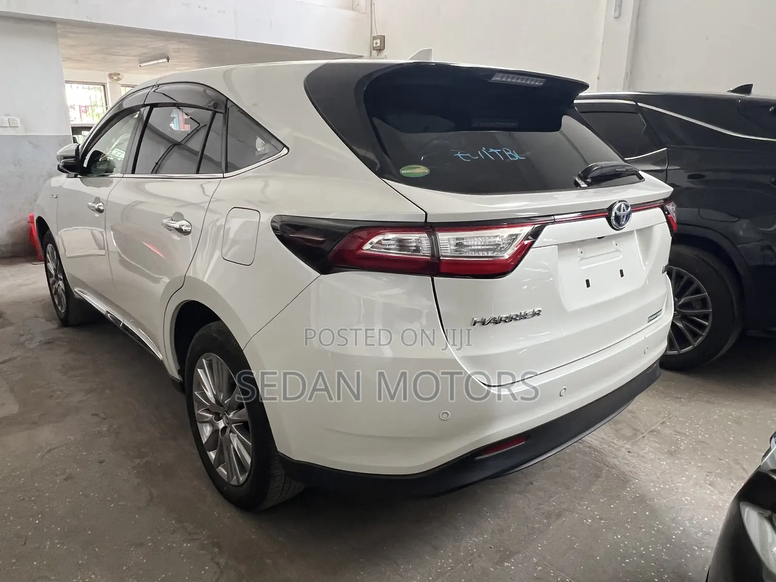 Toyota Harrier 2.5 Hybrid 4WD 2019 White