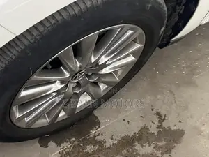 Toyota Harrier 2.5 Hybrid 4WD 2019 White