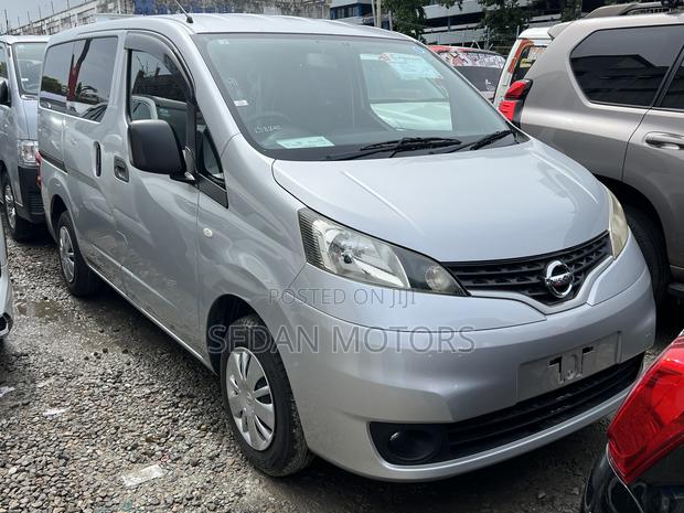 Nissan NV200 2019 Silver - main view