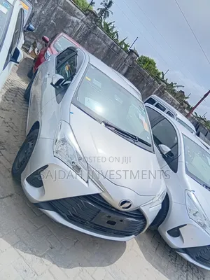 Toyota Vitz 1.0 FWD 5dr 2019 Silver
