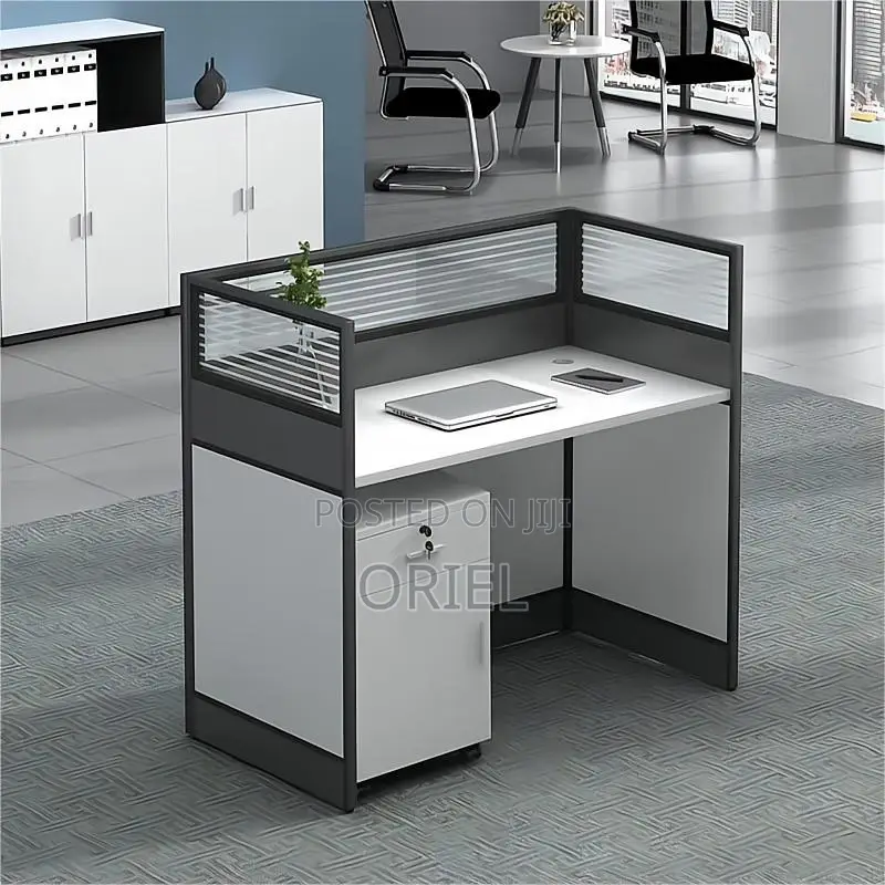Modern Office Worksatation : Modular One-Way Office Workstation