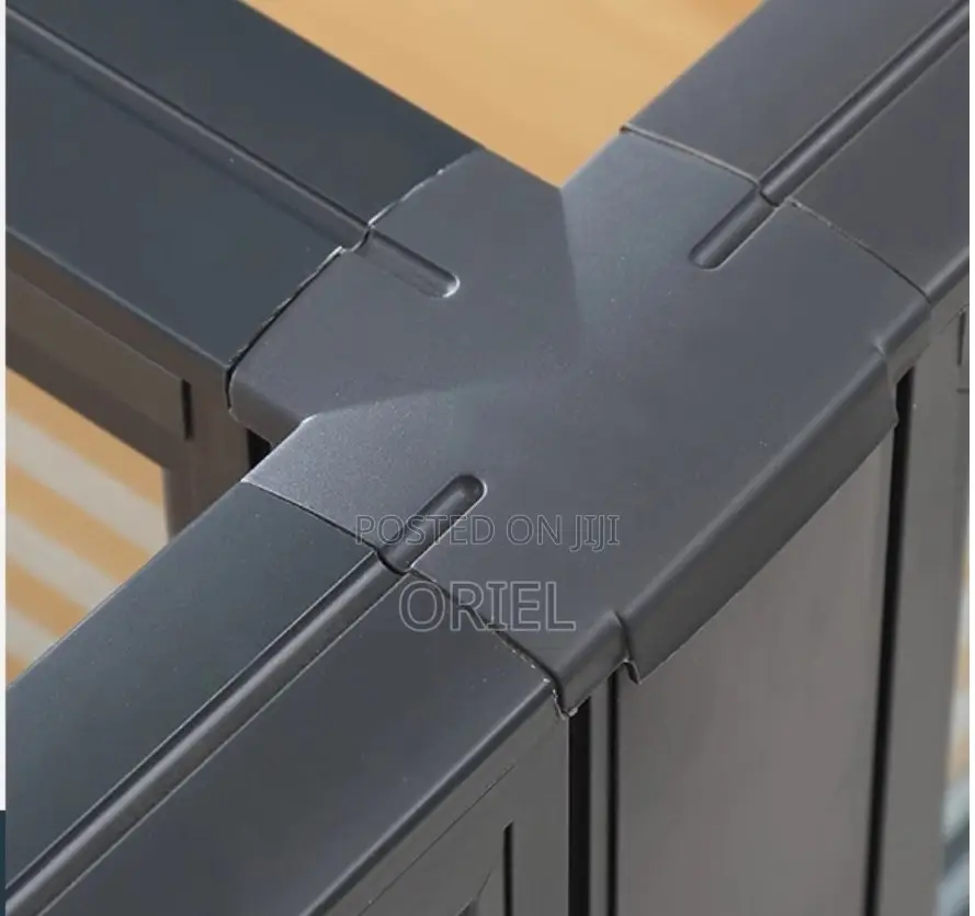 Modern Office Worksatation : Modular One-Way Office Workstation