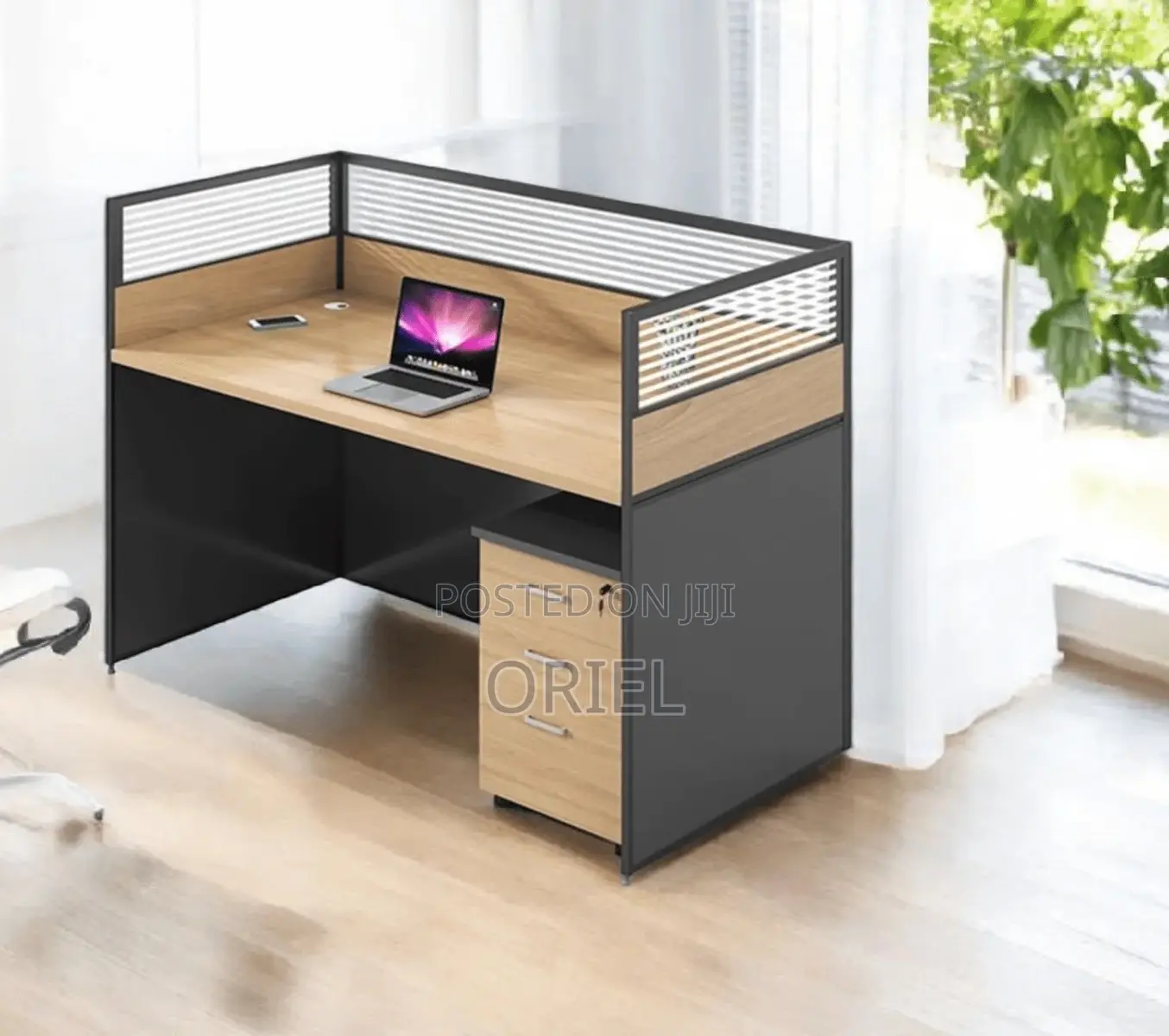 Modern Office Worksatation : Modular One-Way Office Workstation