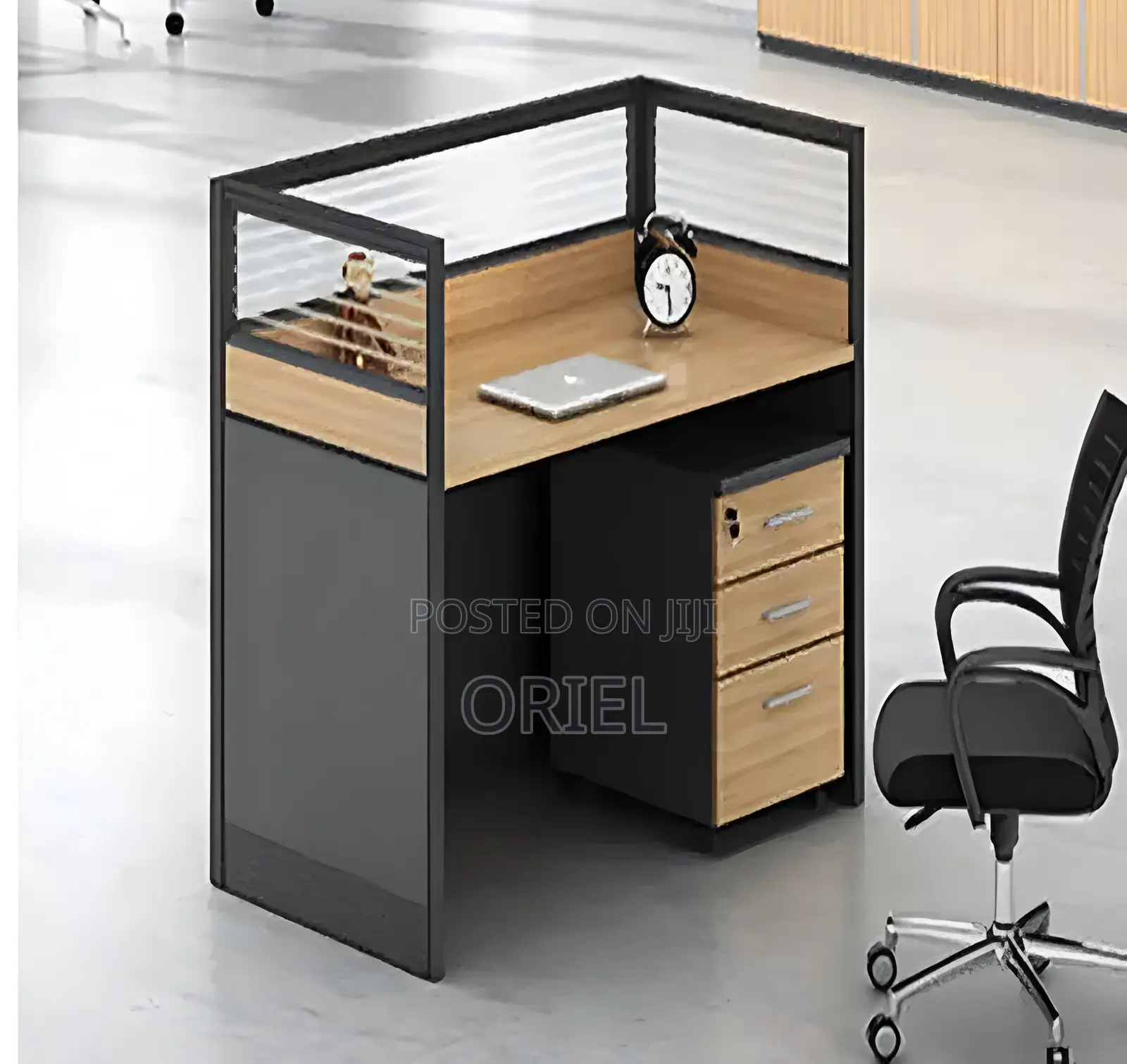 Modern Office Worksatation : Modular One-Way Office Workstation