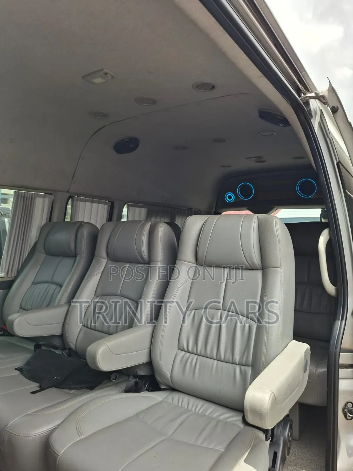 Toyota HiAce 2019 White