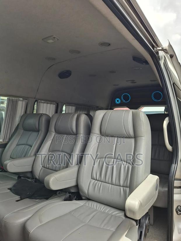 Toyota HiAce 2019 White - thumbnail 2